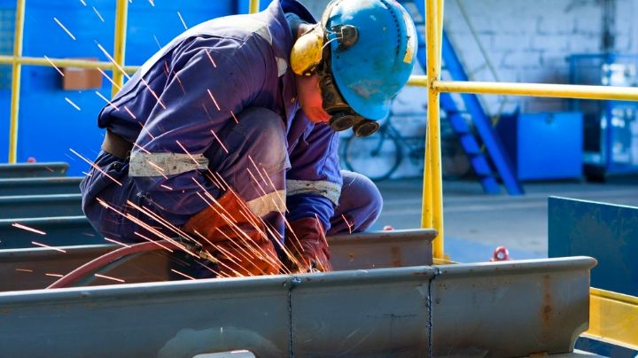 Trabajadores deberán recibir aumento de sueldo y más vacaciones; de no hacerlo, hay un delito