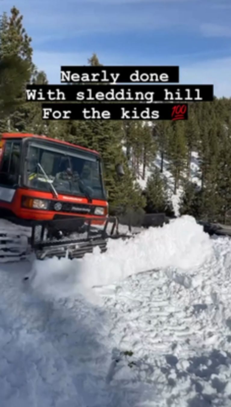 Jeremy Renner sufrió un accidente quitando nieve