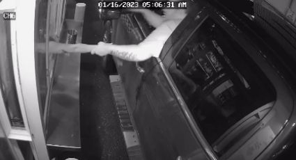 (VIDEO) De terror: Cámaras de seguridad captan el momento en que cliente intenta raptar a una barista