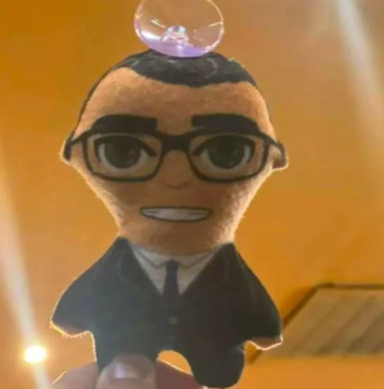 Peluche Marcelo Ebrard 