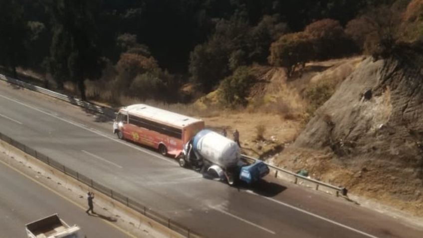 (VIDEO) Peligro Mortal: Pipa de Gas se impacta con autobús en la Chamapa lechería