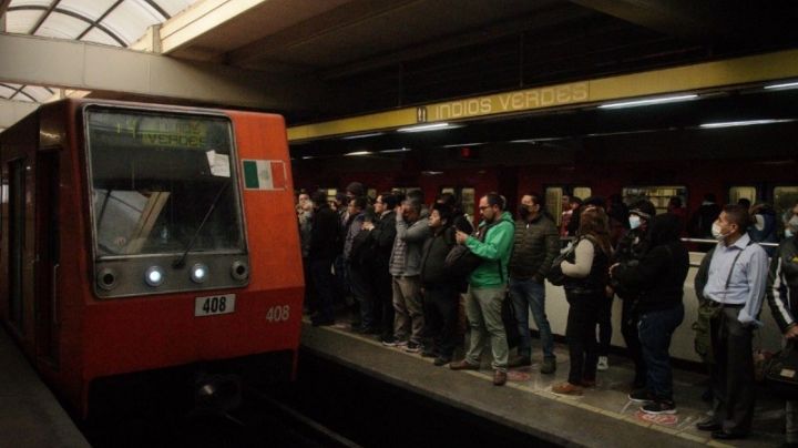 (VIDEO) Metro CDMX: Pelea entre mujeres termina en tragedia; fémina apuñala a contrincante