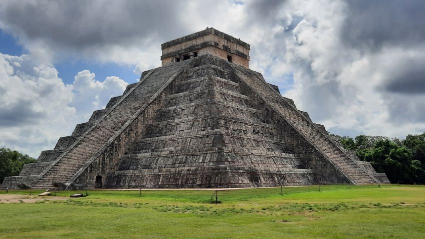 (VIDEO) De nueva cuenta: Turista extranjero sube a pirámide y civiles lo golpean con un palo