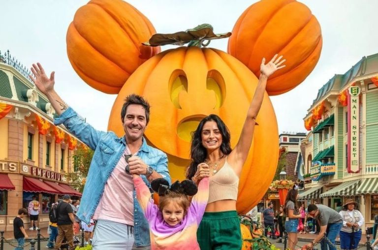 Aislinn Derbez, Mauricio Ochmann y Kailani