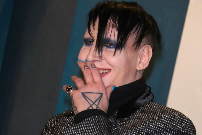 Victoria Legal para Ex Asistente de Marilyn Manson: Caso de Acoso y Agresión Sexual Revivido