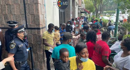 ¡Exigen ayuda! Cientos de Migrantes abarrotan oficinas de la Comar en la CDMX