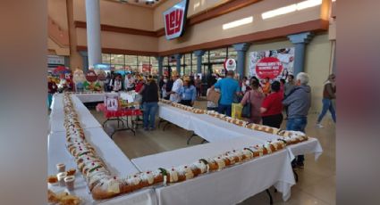 Tienda Ley 'El Vigia' de Guaymas realiza festejo a clientes con rosca en el 'Día de Reyes'