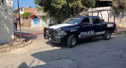 Localizan el cadáver de un hombre dentro de un taxi abandonado en Morelos