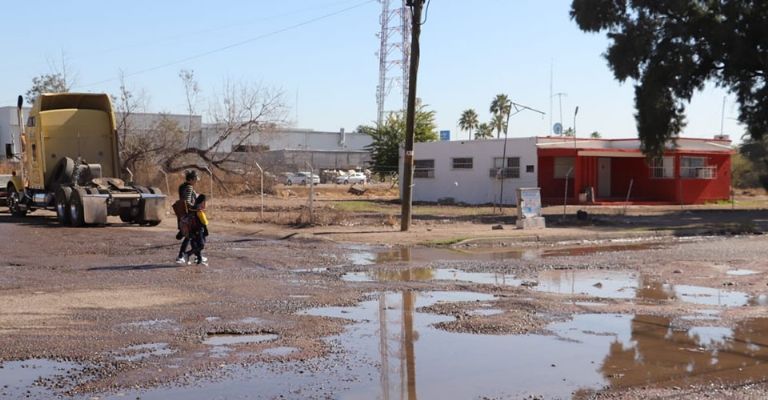 Vecinos denuncian fuga de agua en la colonia Campestre