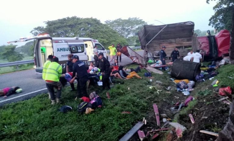 10 migrantes mueren tras accidente en Chiapas