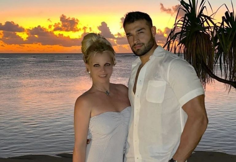 Sam Asghari defiende a Britney Spears pese a estar divorciados