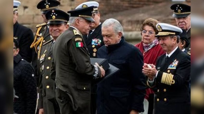 Tras críticas, AMLO sale en defensa de Salvador Cienfuegos por caso Ayotzinapa