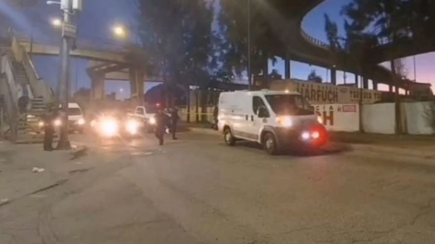 Imágenes fuertes: Motociclista muere tras caer desde puente vehicular en la CDMX