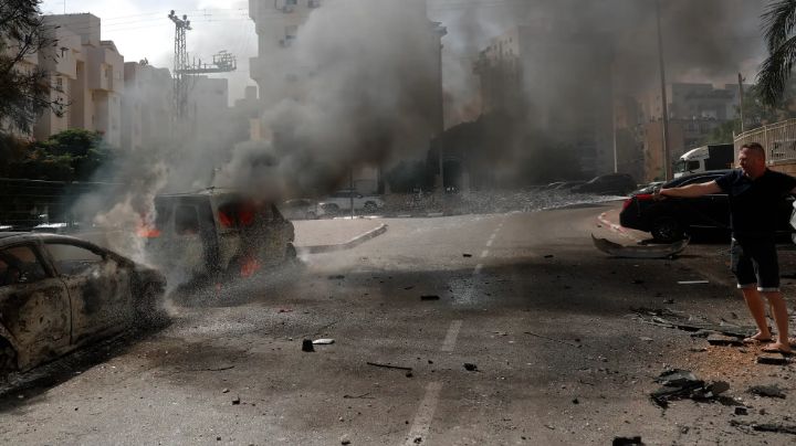 Bombardeo israelí a lo largo de la frontera con el Líbano mata a un periodista y hiere a 6 que cubrían la guerra