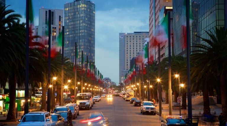 Hombre se quita la vida tras lanzarse de un edificio en Reforma