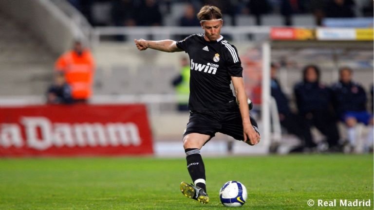 Leyenda del Real Madrid duda que Santiago Giménez esté listo para ser merengue