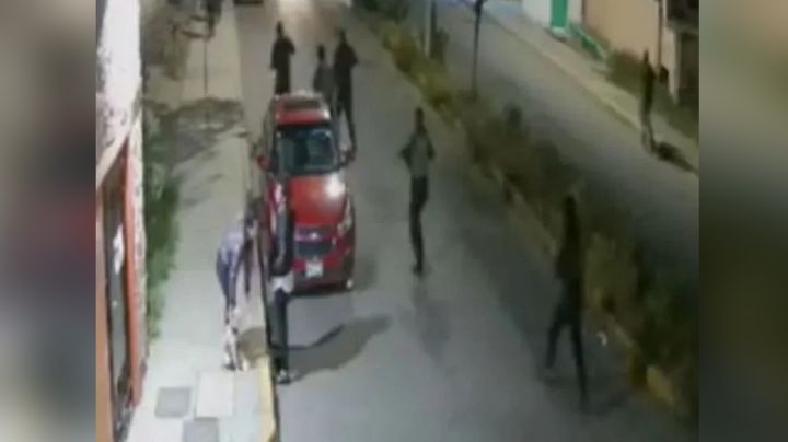 Vecinos aterrados corren: Filtran VIDEO inédito de balacera en Cuatitlán; saldo de 1 muerto