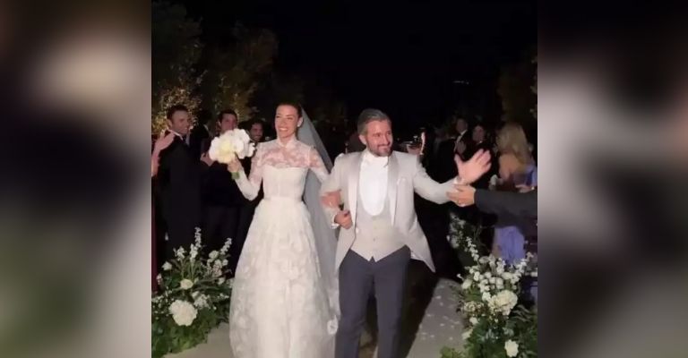 Michelle Salas reaparece como mujer casada con mensaje