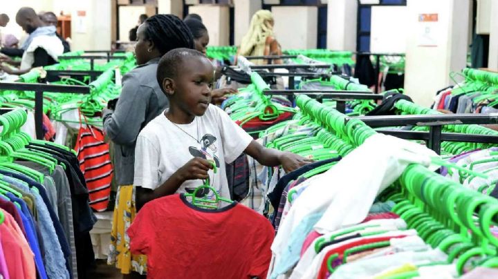 Gobierno de Uganda prohíbe la entrada a su país de ropa de segunda del Occidente por fuerte motivo