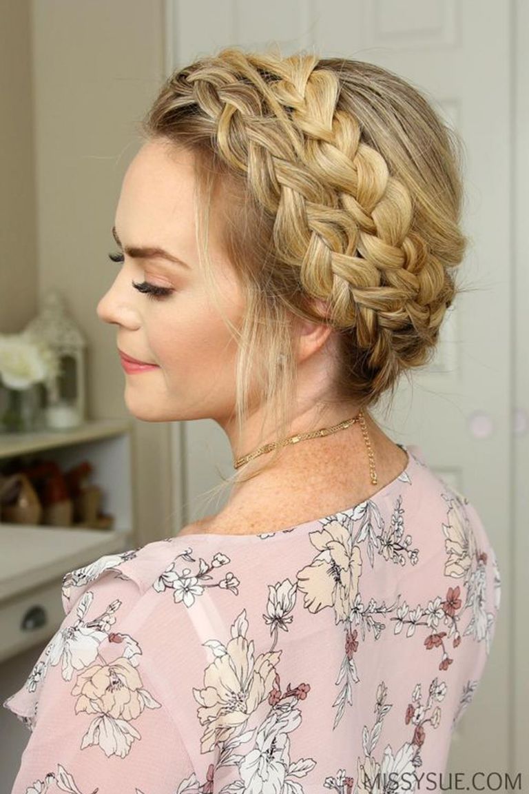 La corona de trenzas tiene un efecto muy romántico