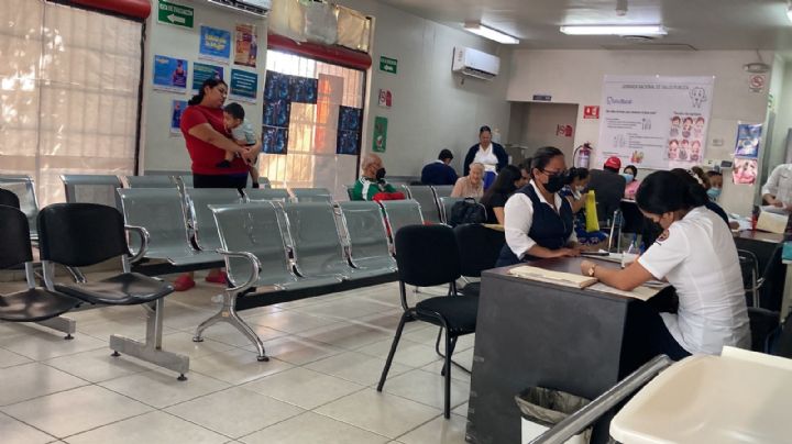 Cajemenses acuden poco a poco a aplicarse vacuna contra el Covid-19 y la Influenza