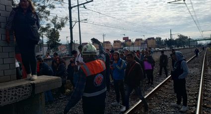 VIDEO: Desalojan a usuarios de la Línea A del Metro en CDMX; suspenden servicio una hora
