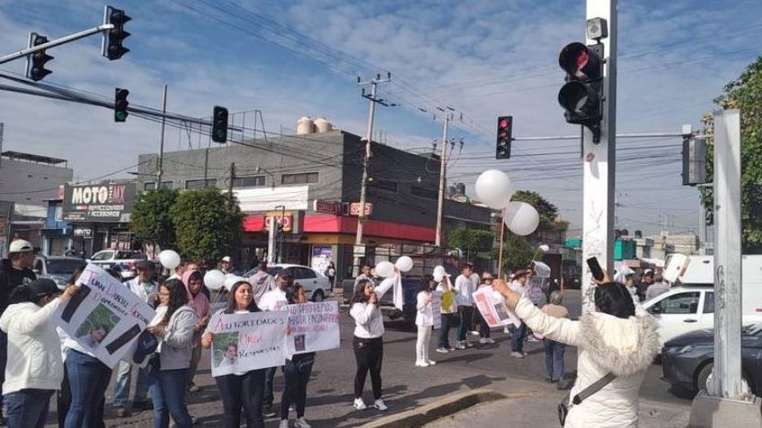 Exigen justicia por Daniel, joven secuestrado en Ecatepec; bloquean avenida Central