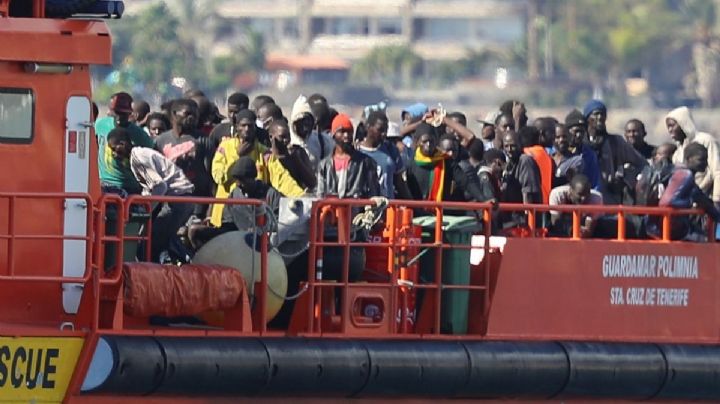 Llegan a Canarias más de mil migrantes africanos; preocupa cifra récord de personas migrantes