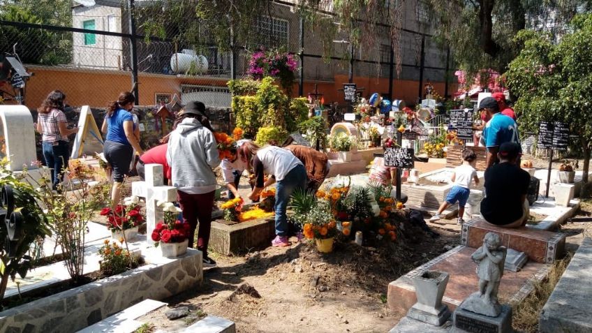 Día de Muertos en CDMX: Proyectarán películas de terror en panteones de la capital