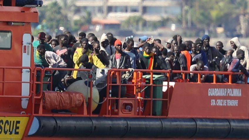 Llegan a Canarias más de mil migrantes africanos; preocupa cifra récord de personas migrantes