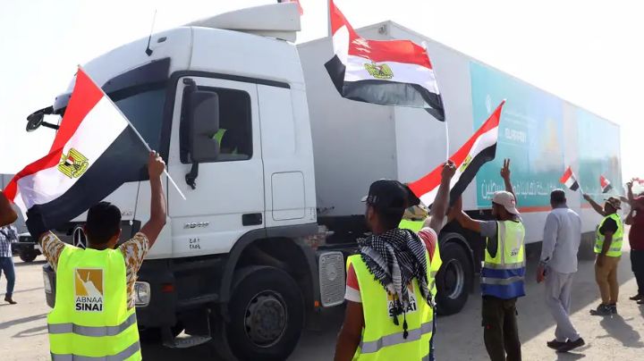 Tercer convoy de ayuda humanitaria entra por Egipto para brindar ayuda a Gaza; sigue siendo insuficiente