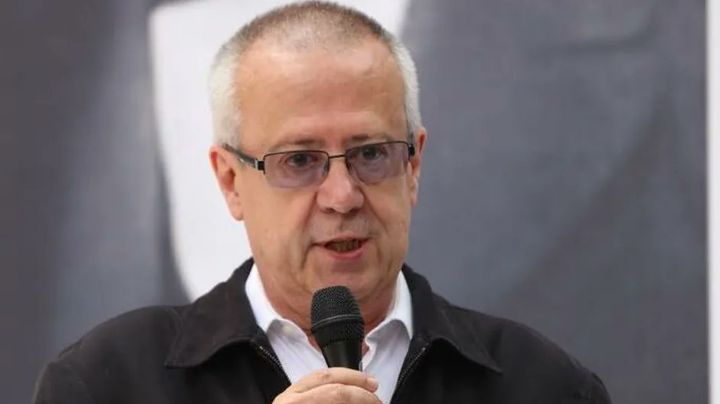 Traición a AMLO: Xóchitl Gálvez presenta a Carlos Urzúa como nuevo integrante de su equipo