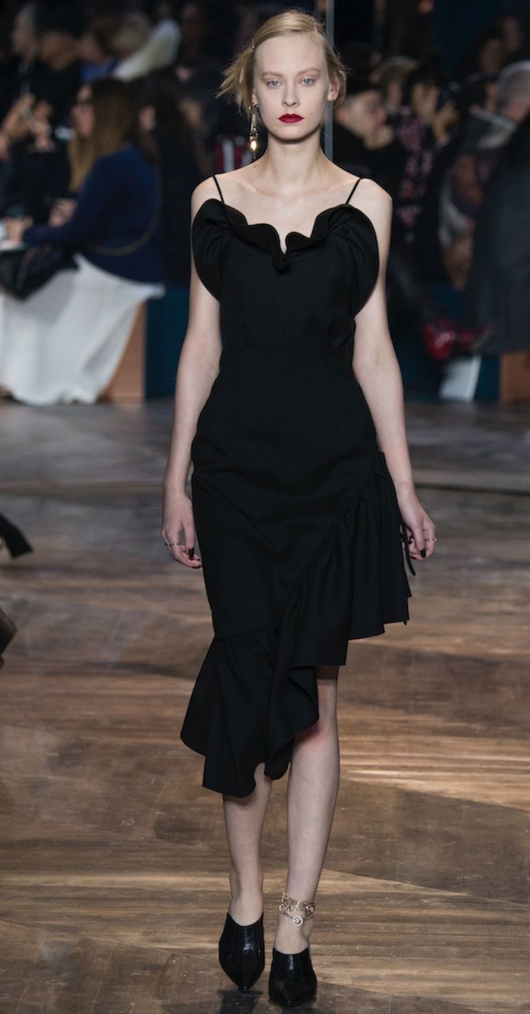 Como invitada de boda, evita usar un vestido blanco