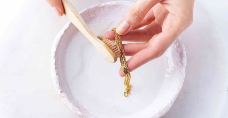 Desmancha tus joyas con limón