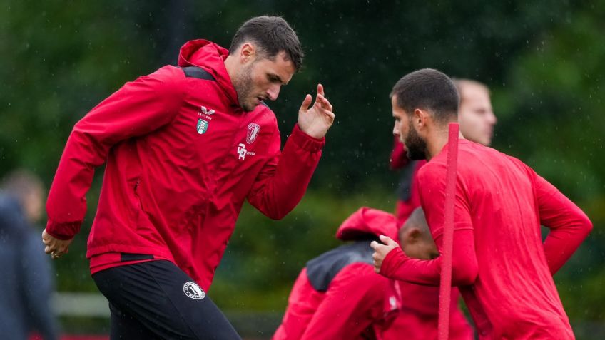 Santiago Giménez le responde a Cuauhtémoc Blanco tras demeritar nivel de la Eredivisie