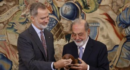 Carlos Slim recibe el 'Premio Enrique V. Iglesias' por parte del rey Felipe de España