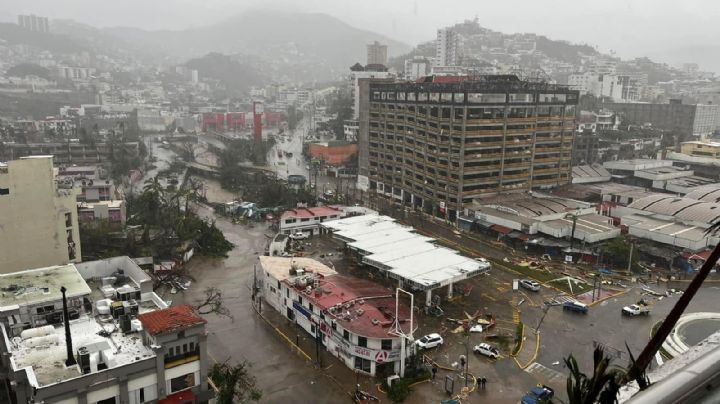 El antes y después de Acapulco luego de la devastación de Otis, el huracán más fuerte en México en años
