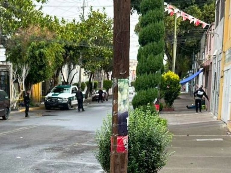 Mujer cae de cuarto piso en la Cuauhtémoc