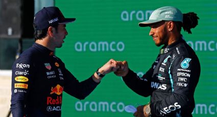 Lewis Hamilton se pone de lado de 'Checo' Pérez: "Su equipo no lo está ayudando del todo"