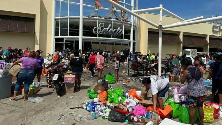 Huracán 'Otis': AMLO niega que Sedena llegara tarde a Guerrero y fuera causa de saqueos