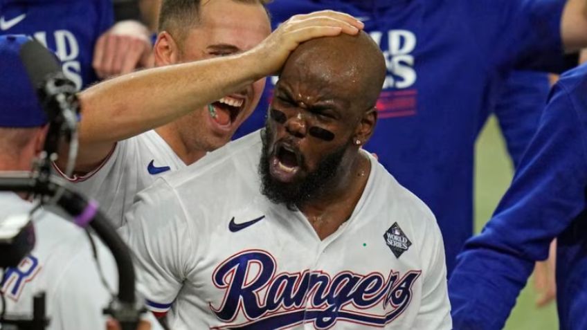 ¡Juego de Serie Mundial! Los Rangers dejan en el terreno de juego a los D-Backs