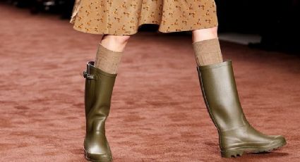 Usa botas de goma en tu día a día; sigue estos tips para combinarlas sin cometer errores de moda