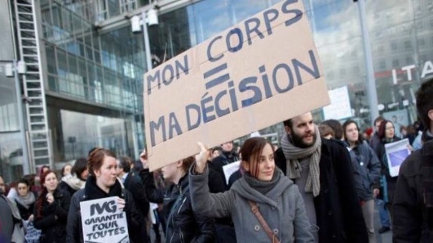 Presidente de Francia anuncia un proyecto de ley para consagrar el aborto en la Constitución