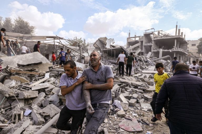 Hamás publica impactante video de rehenes en medio del conflicto en Gaza