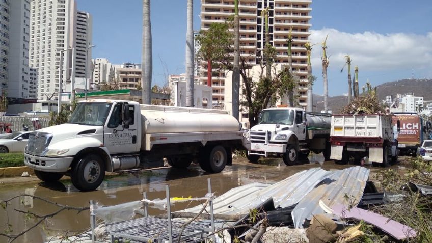 La CDMX enviará 20 pipas de agua para damnificados por huracán 'Otis' en Acapulco