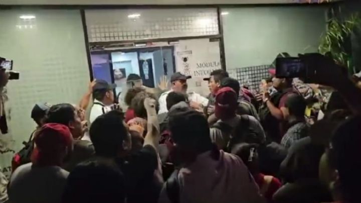 Manifestantes irrumpen en el Congreso de Campeche por cambios en coordinación parlamentaria