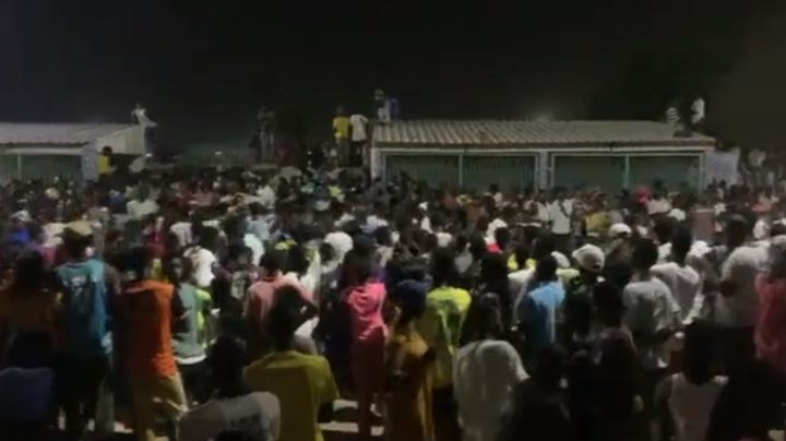 VIDEO: Desentierran a cadáver y lo queman porque sospechaban que era 'gay' en Senegal