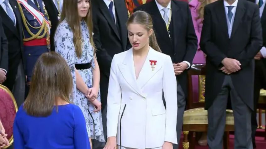 La princesa Leonor de Borbón, heredera del trono de España, jura fidelidad a la Constitución
