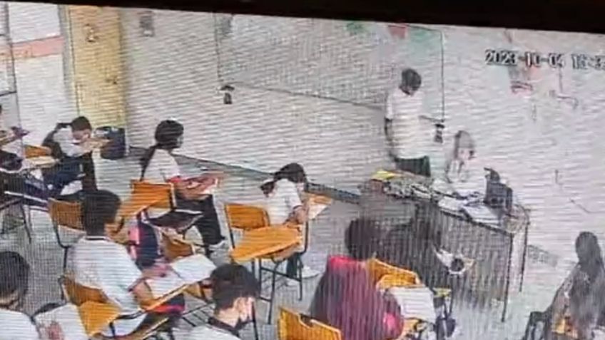 VIDEO: En medio de la clase, alumno apuñala en repetidas ocasiones a su maestra en Coahuila