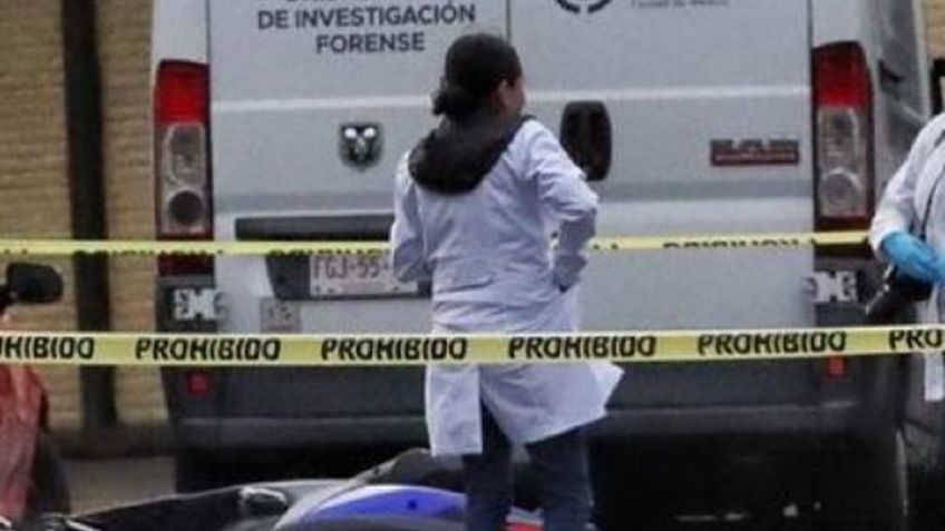 Imágenes fuertes: Motociclista pierde la vida tras estrellarse en la Venustiano Carranza